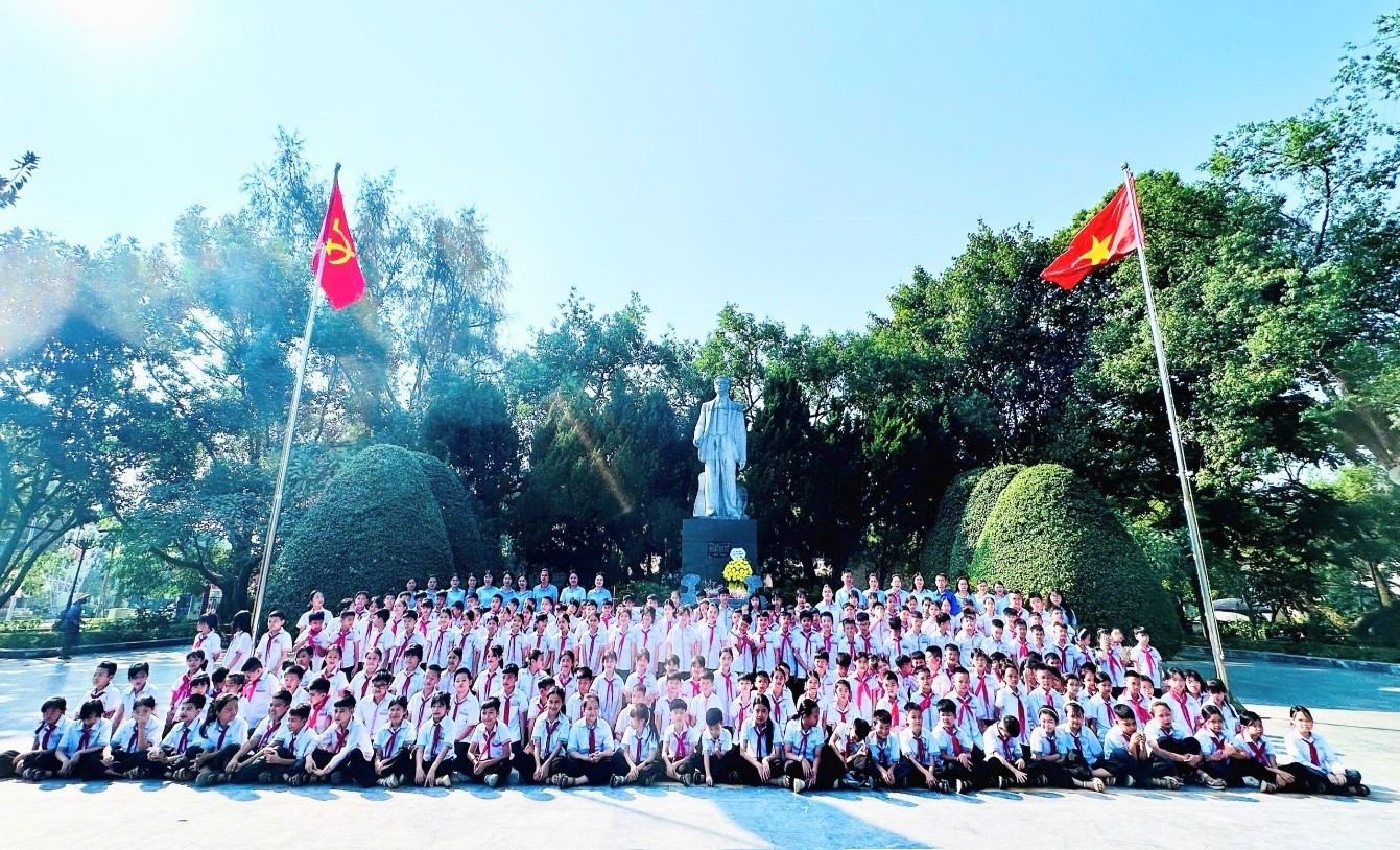 HỌC SINH KHỐI 5 TRƯỜNG TIỂU HỌC HOÀNG ĐỒNG  TRẢI NGHIỆM, TÌM HIỂU LỊCH SỬ VÀ VĂN HÓA QUÊ HƯƠNG XỨ LẠNG