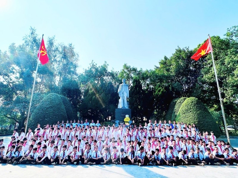 HỌC SINH KHỐI 5 TRƯỜNG TIỂU HỌC HOÀNG ĐỒNG  TRẢI NGHIỆM, TÌM HIỂU LỊCH SỬ VÀ VĂN HÓA QUÊ HƯƠNG XỨ LẠNG